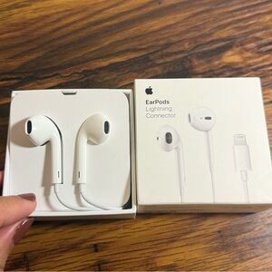 Apple Wired headphones EarPods with Lightning Connector